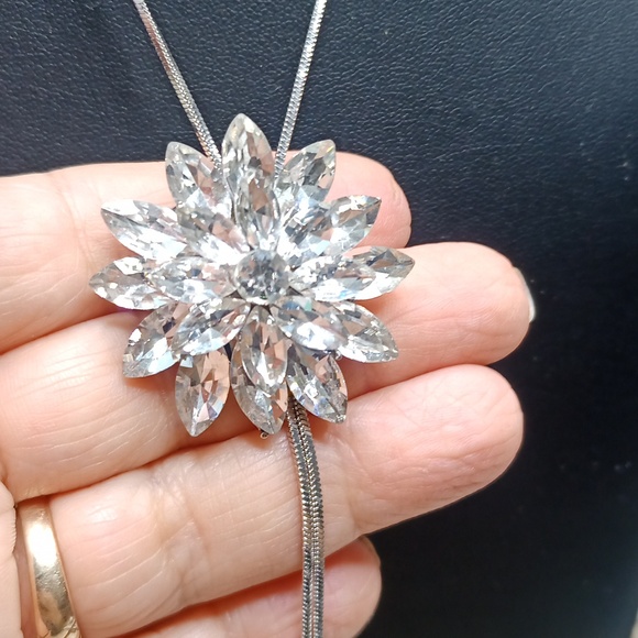 Crystal Lariats necklace flower snowflake shape adjustable - Picture 5 of 6